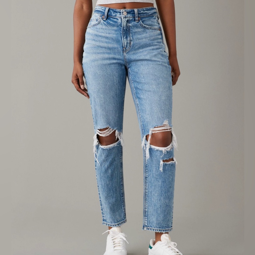 American Eagle Strigid Ripped Mom Jeans 18